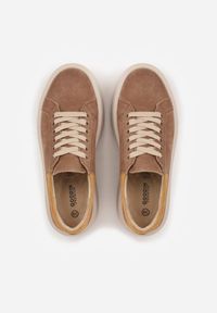 Renee - Brązowe Sneakersy na Platformie z Naturalnego Zamszu Latavesa. Okazja: na co dzień. Kolor: brązowy. Materiał: zamsz. Obcas: na platformie #6