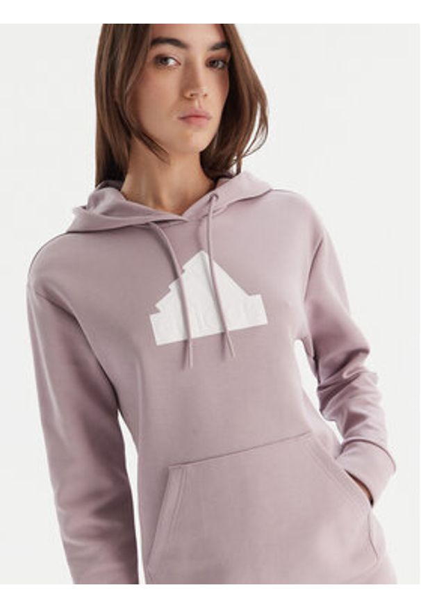 Adidas - adidas Bluza Future Icons Badge of Sport IS3641 Fioletowy Regular Fit. Kolor: fioletowy. Materiał: bawełna. Styl: sportowy