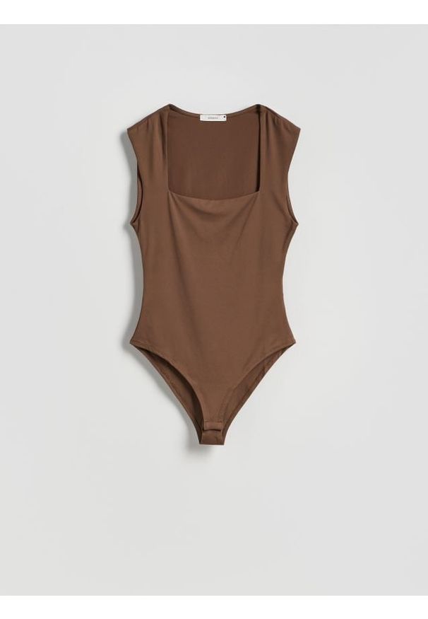 Reserved - Body z dekoltem karo - ciemnobrązowy. Typ kołnierza: dekolt w karo. Kolor: brązowy. Materiał: dzianina