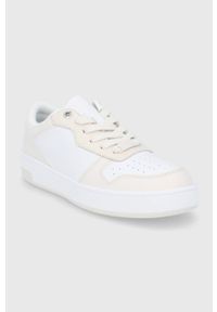 Calvin Klein Jeans Buty kolor biały na płaskiej podeszwie. Nosek buta: okrągły. Zapięcie: sznurówki. Kolor: biały. Materiał: guma. Obcas: na płaskiej podeszwie #5