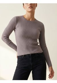 Sinsay - Klasyczny prążkowany sweter - beżowy. Kolor: beżowy. Materiał: prążkowany. Styl: klasyczny #1