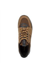 Wittchen - Męskie sneakersy na lekkiej podeszwie brązowe. Okazja: na co dzień. Nosek buta: okrągły. Kolor: brązowy. Materiał: nubuk, skóra. Wzór: jednolity #6