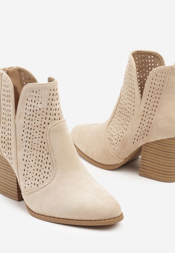 Born2be - Beżowe Botki na Obcasie z Ozdobnym Wycięciem Dolinala. Okazja: na co dzień. Kolor: beżowy. Materiał: jeans. Obcas: na obcasie. Styl: elegancki, casual. Wysokość obcasa: średni