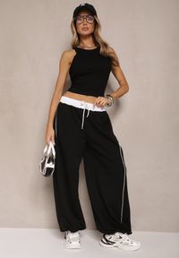 Renee - Czarny Prążkowany Top z Bawełny Ravzedi. Okazja: na co dzień. Kolor: czarny. Materiał: bawełna, prążkowany. Styl: klasyczny, casual