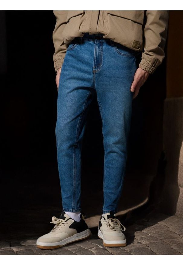Sinsay - Jeansy cropped carrot - niebieski. Kolor: niebieski