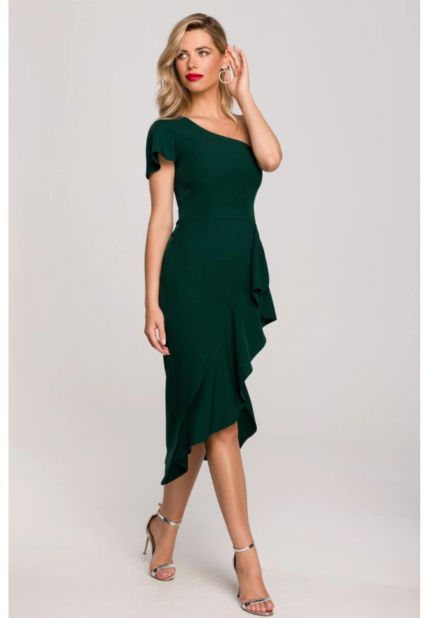 Sukienki.shop - Wieczorowa sukienka na jedno ramię z falbaną zielona. Okazja: na wesele, na ślub cywilny, na imprezę. Kolor: zielony. Styl: wizytowy