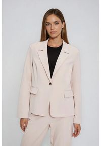 MOODO - Jednorzędowa marynarka beżowa. Kolor: beżowy. Materiał: poliester, wiskoza, elastan #1