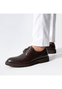 Wittchen - Męskie buty derby skórzane z kontrastową wstawką. Okazja: do pracy, na co dzień. Materiał: skóra. Wzór: aplikacja, gładki. Styl: casual, elegancki #9