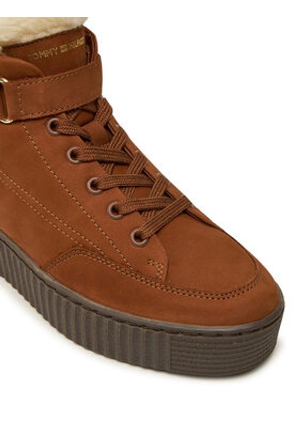 TOMMY HILFIGER - Tommy Hilfiger Botki Faux Fur Nubuck Low Lace-Up FW0FW08172 Brązowy. Kolor: brązowy. Materiał: skóra