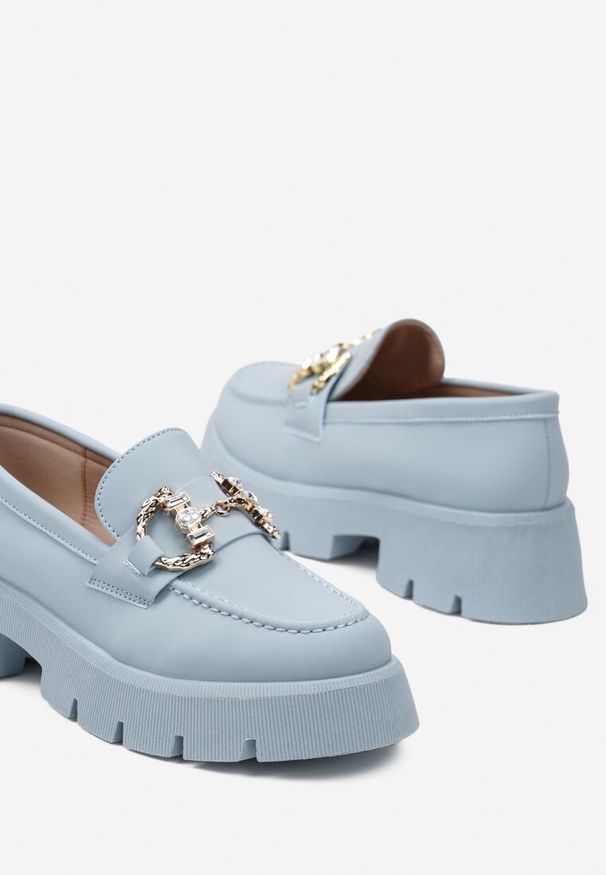 Renee - Jasnoniebieskie Mokasyny z Grubą Podeszwą w Kolorze Cholewki z Klamrą Rosarose. Okazja: na co dzień. Zapięcie: klamry. Kolor: niebieski. Materiał: jeans. Szerokość cholewki: normalna. Obcas: na obcasie. Styl: casual. Wysokość obcasa: średni