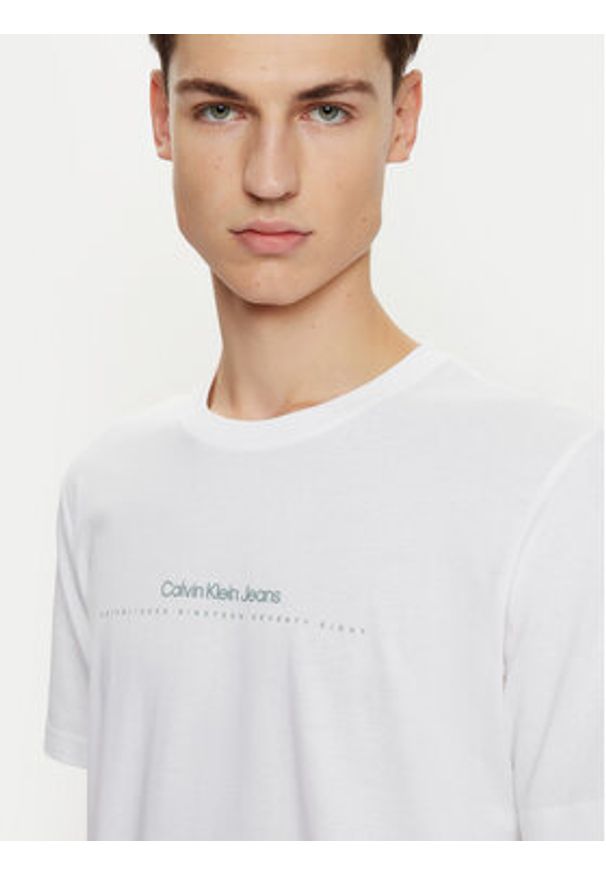 Calvin Klein Jeans T-Shirt Minimal Logo J30J327075 Biały Regular Fit. Kolor: biały. Materiał: bawełna
