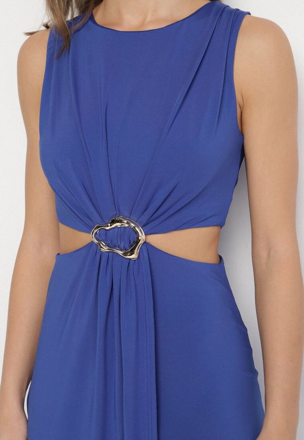 Born2be - Niebieska Sukienka z Wiskozą Ozdobiona Wycięciami i Metalową Aplikacją Odivaria. Kolor: niebieski. Materiał: wiskoza. Wzór: aplikacja. Styl: klasyczny