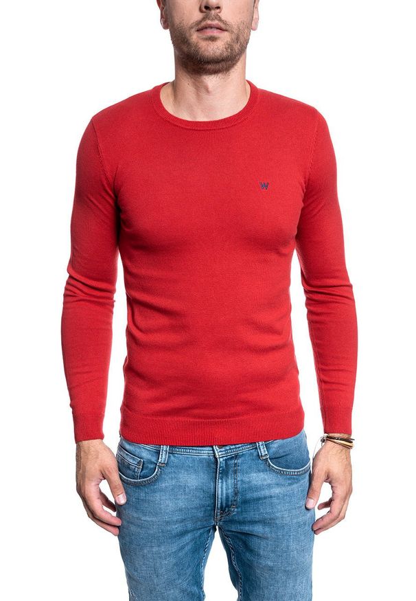 Wrangler - MĘSKI SWETER WRANGLER CREW KNIT RED W85674Q47 112132255. Okazja: na co dzień. Materiał: wełna, sztruks, bawełna, poliester, jeans. Długość: długie. Wzór: gładki, jednolity. Styl: klasyczny, casual