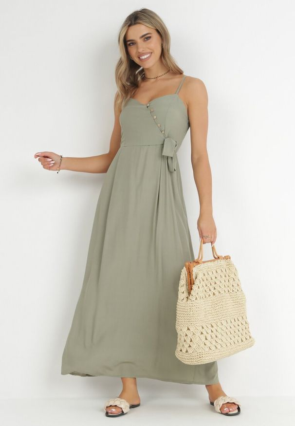 Born2be - Ciemnozielona Sukienka Clalirea. Kolor: zielony. Materiał: jeans. Długość rękawa: na ramiączkach. Typ sukienki: kopertowe. Długość: maxi