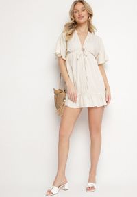 Born2be - Beżowa Nietoperzowa Sukienka z Wiskozą o Rozkloszowanym Kroju z Falbanką Tullimi. Okazja: na co dzień. Typ kołnierza: dekolt w kształcie V. Kolor: beżowy. Materiał: wiskoza. Styl: casual, elegancki #6