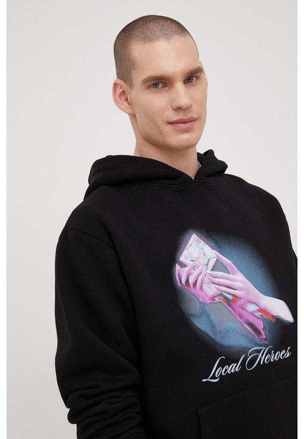 Local Heroes bluza męska kolor czarny z kapturem z nadrukiem. Typ kołnierza: kaptur. Kolor: czarny. Materiał: materiał. Wzór: nadruk