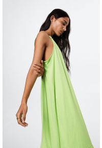 mango - Mango sukienka bawełniana Javier kolor zielony maxi rozkloszowana. Kolor: zielony. Materiał: bawełna. Długość rękawa: na ramiączkach. Typ sukienki: rozkloszowane. Długość: maxi