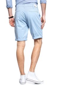 Wrangler - KRÓTKIE SPODENKI WRANGLER CHINO SHORT LIGHT BLUE W14AMM25N 112126569. Materiał: materiał. Długość: krótkie. Wzór: jednolity, aplikacja #9