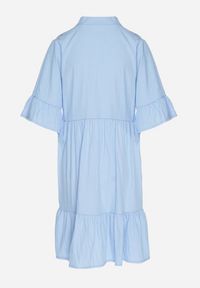 Born2be - Jasnoniebieska Sukienka Rozkloszowana z Wiskozą Ozdobiona Falbanami Eviriane. Okazja: na co dzień. Typ kołnierza: dekolt w serek. Kolor: niebieski. Materiał: wiskoza. Wzór: aplikacja. Typ sukienki: proste. Styl: casual #6