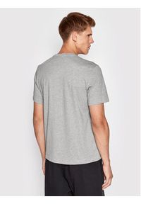 Reebok T-Shirt Graphic Series Linear Logo FP9162 Szary Slim Fit. Kolor: szary. Materiał: bawełna