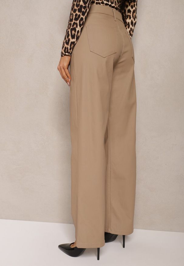 Renee - Beżowe Spodnie Woskowane o Szerokim Kroju High Waist Sezila. Okazja: na co dzień. Stan: podwyższony. Kolor: beżowy. Styl: casual