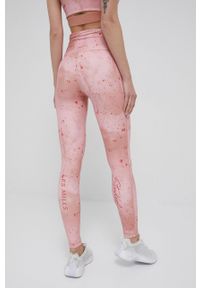 Reebok legginsy treningowe Les Mills® Lux Bold damskie kolor różowy wzorzyste. Kolor: różowy. Materiał: skóra, poliester, materiał, dzianina. Wzór: ze splotem