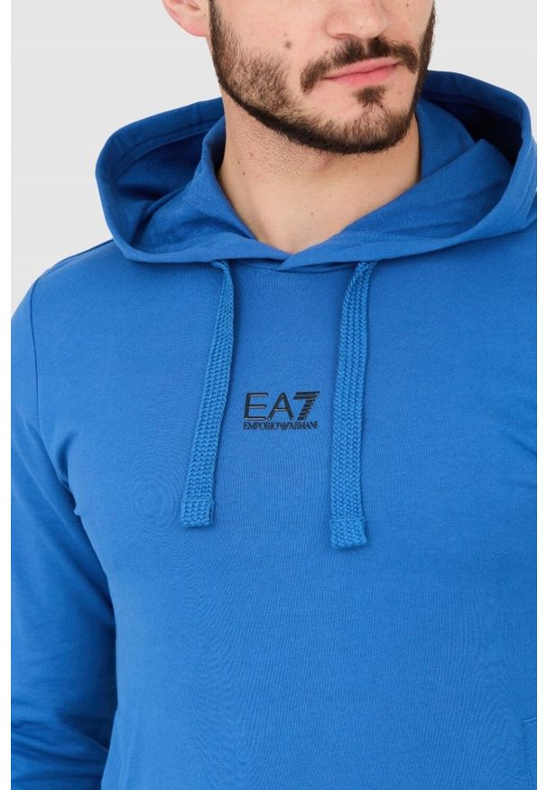 EA7 Emporio Armani - EA7 Dres męski z bluzą z kapturem. Kolor: niebieski. Materiał: dresówka