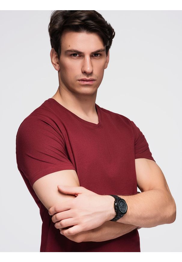 Ombre Clothing - Bawełniana klasyczna męska koszulka z dekoltem w serek BASIC – bordowa V10 - Rozmiar: L. Typ kołnierza: dekolt w serek. Kolor: czerwony. Materiał: bawełna. Styl: klasyczny