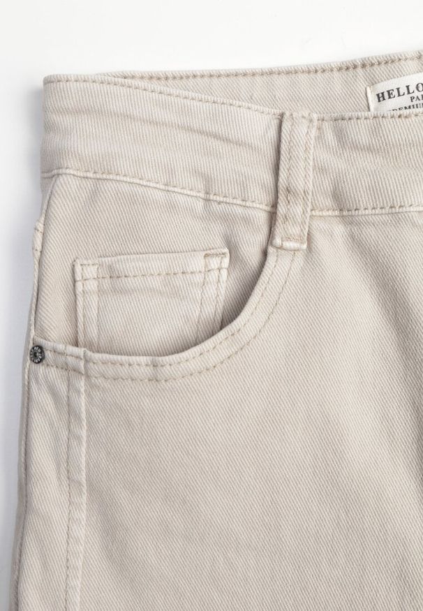 Renee - Beżowe Jeansy Szerokie Phririope. Okazja: na co dzień. Stan: podwyższony. Kolor: beżowy. Wzór: aplikacja. Styl: casual, elegancki