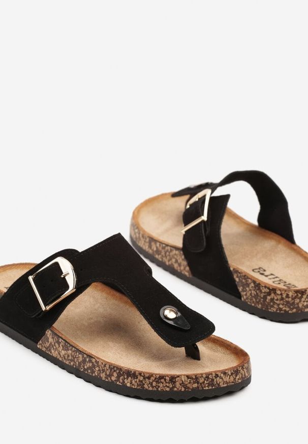 Born2be - Czarne Japonki na Korkowej Podeszwie z Ozdobną Klamrą Finavienna. Okazja: na co dzień, na spacer. Kolor: czarny. Sezon: lato. Styl: elegancki, casual