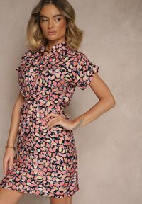 Renee - Czarna Sukienka Taliowana z Wiskozą i Ozdobnym Paskiem Delyase. Okazja: na co dzień. Kolor: czarny. Materiał: wiskoza. Styl: klasyczny, elegancki, casual #3
