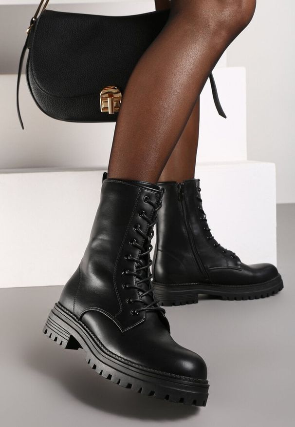 Born2be - Czarne Płaskie Botki w Stylu Workerów ze Sznurowaniem Tomekia. Okazja: na co dzień. Kolor: czarny. Materiał: jeans. Styl: casual