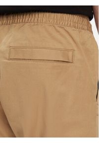 Calvin Klein Jeans Joggery Monologo Badge J30J325114 Beżowy Skinny Fit. Kolor: beżowy. Materiał: bawełna #3