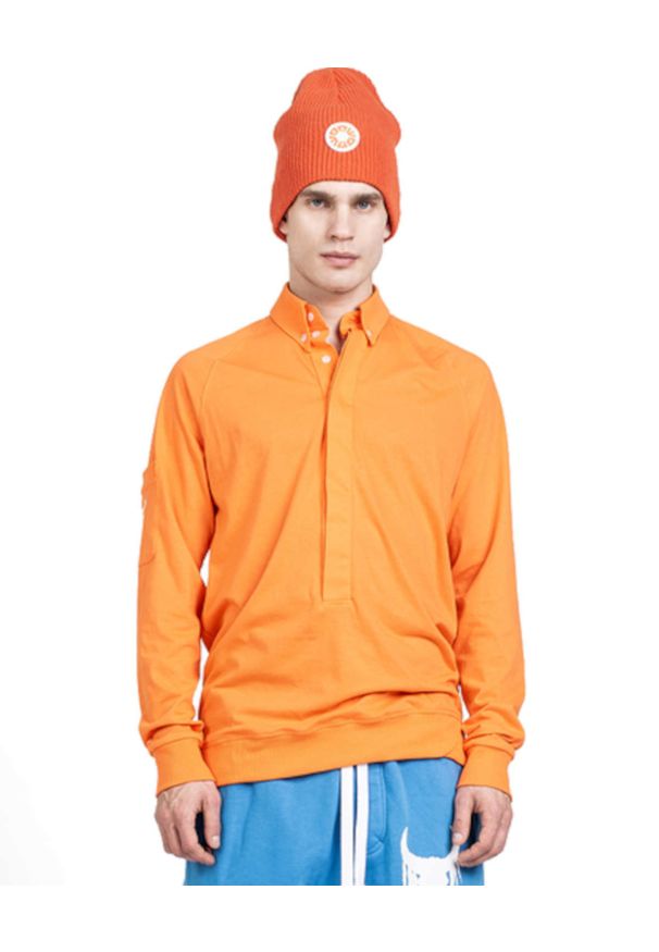 ROBERT KUPISZ - Pomarańczowy t-shirt Now Mod. Typ kołnierza: kołnierzyk koszulowy. Kolor: pomarańczowy. Materiał: bawełna. Długość rękawa: długi rękaw. Długość: długie. Wzór: nadruk