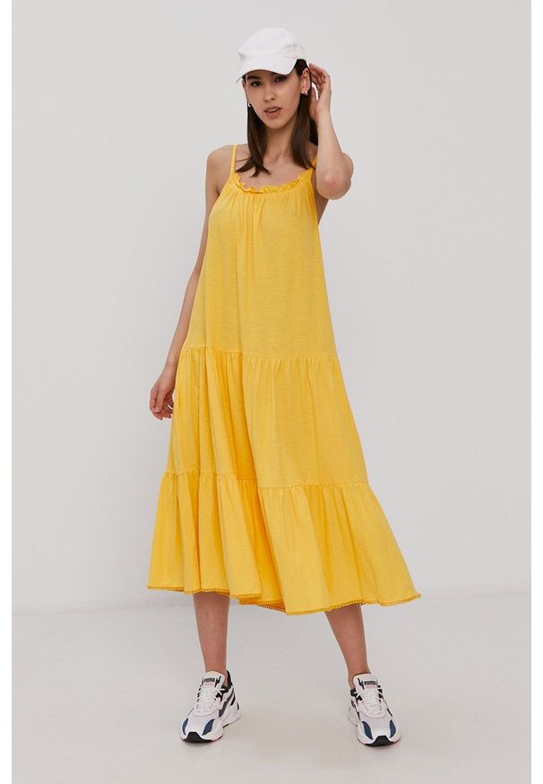 Superdry Sukienka kolor żółty midi prosta. Kolor: żółty. Materiał: dzianina. Długość rękawa: na ramiączkach. Wzór: gładki. Typ sukienki: proste. Długość: midi
