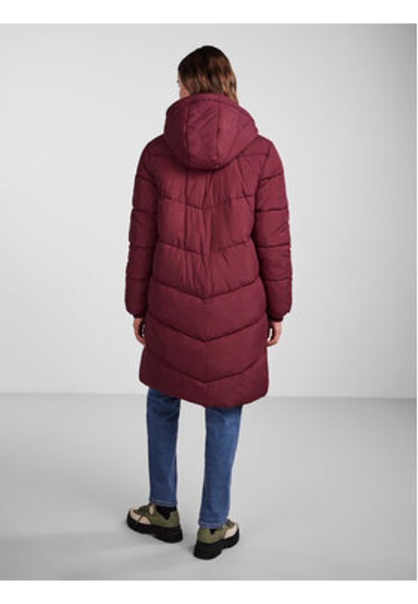 Pieces Kurtka zimowa 17126619 Bordowy Regular Fit. Kolor: czerwony. Materiał: syntetyk. Sezon: zima