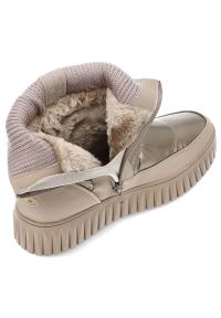 Beżowe Śniegowce Marco Tozzi Modne Buty Damskie. Kolor: beżowy. Szerokość cholewki: normalna. Sezon: zima. Styl: elegancki #7