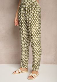 Renee - Zielone Spodnie o Szerokim Kroju High Waist w Romby Sarriza. Okazja: na co dzień. Stan: podwyższony. Kolor: zielony. Wzór: aplikacja. Styl: casual #3