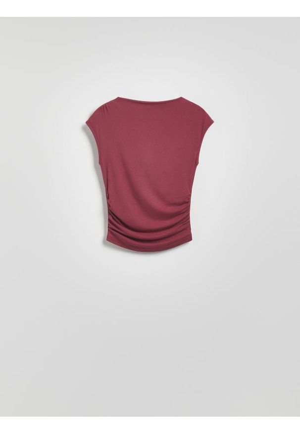 Reserved - Top z drapowaniem - bordowy. Kolor: czerwony. Materiał: dzianina, wiskoza