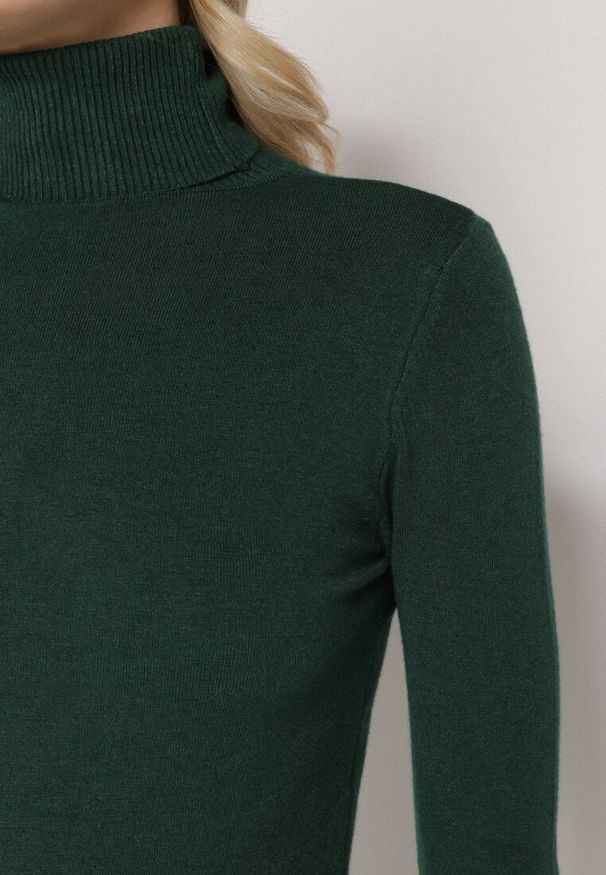 Born2be - Ciemnozielony Klasyczny Golf z Bawełną Reilisea. Okazja: na co dzień. Typ kołnierza: golf. Kolor: zielony. Materiał: bawełna. Styl: klasyczny