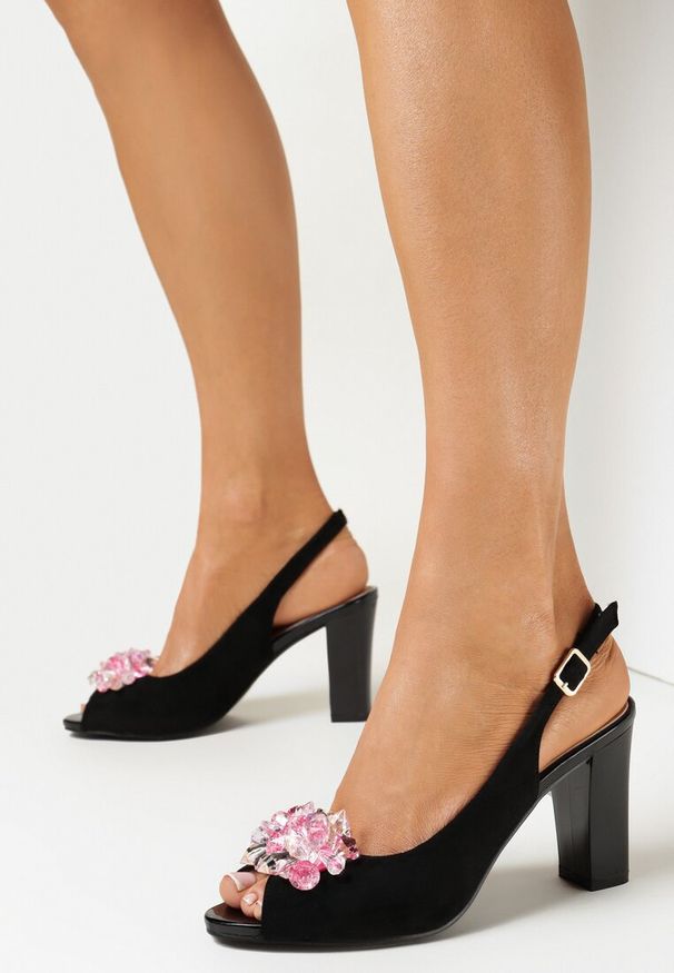 Born2be - Czarne Sandały na Słupku z Wkładką ze Skóry Naturalnej Piatdale. Zapięcie: pasek. Kolor: czarny. Materiał: skóra. Wzór: aplikacja. Obcas: na słupku. Styl: elegancki. Wysokość obcasa: średni
