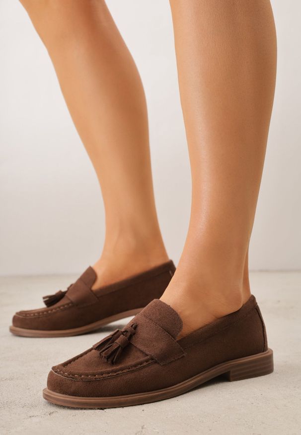 Born2be - Ciemnobrązowe Mokasyny VICES ze Skórzaną Wkładką i Frędzlami Leuconisse. Okazja: na co dzień. Kolor: brązowy. Materiał: skóra. Wzór: aplikacja. Styl: casual, elegancki
