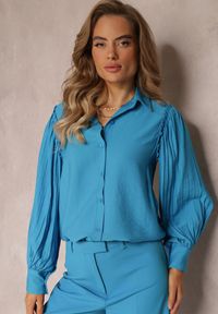 Renee - Niebieska Koszula z Ozdobnymi Rękawami z Plisowanej Tkaniny Zemona. Kolor: niebieski. Materiał: tkanina