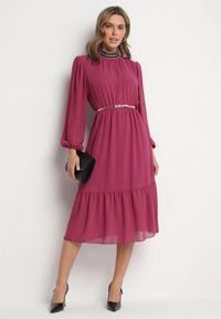 Born2be - Fioletowa Sukienka z Gumką w Talii Ozdobiona Aplikacjami przy Dekolcie Lilirae. Kolor: fioletowy. Wzór: aplikacja. Sezon: wiosna, lato. Styl: elegancki #5