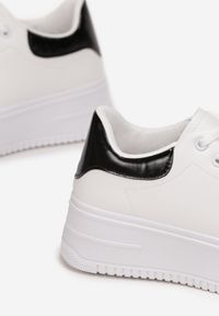 Renee - Biało-Czarne Sneakersy na Platformie przed Kostkę Ocania. Wysokość cholewki: przed kostkę. Kolor: biały. Obcas: na platformie