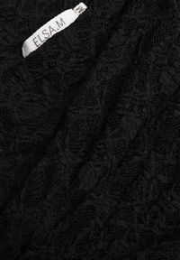 Renee - Czarna Asymetryczna Bluzka z Koronki na Jedno Ramię Olitheilise. Okazja: na co dzień, na imprezę. Kolor: czarny. Materiał: koronka. Wzór: koronka. Styl: casual #3