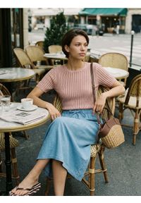 Sinsay - Swetrowa ażurowa bluzka z krótkim rękawem - złoty. Kolor: złoty. Długość rękawa: krótki rękaw. Długość: krótkie. Wzór: ażurowy #1