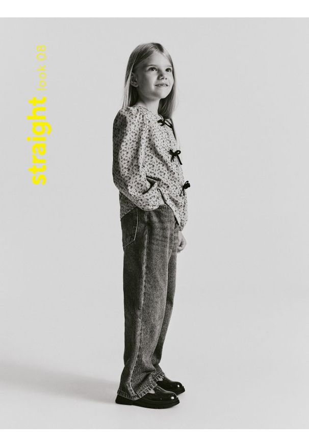 Reserved - Jeansy straight fit - niebieski. Kolor: niebieski