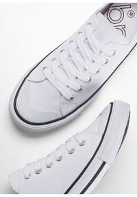Sneakersy bonprix biały. Kolor: biały #5