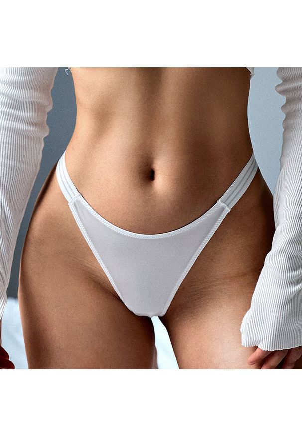 Intica - Stringi z elastycznymi paskami pod obcisłe ubrania Saburi. Kolor: niebieski. Materiał: materiał, skóra. Wzór: paski